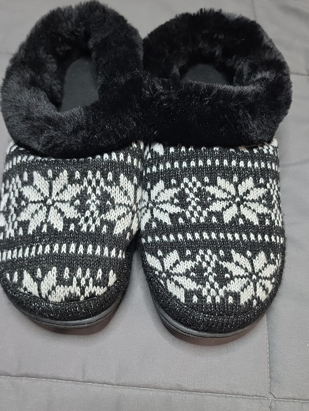 Cozy Black & White Knit Faux Fur Lined Slippers